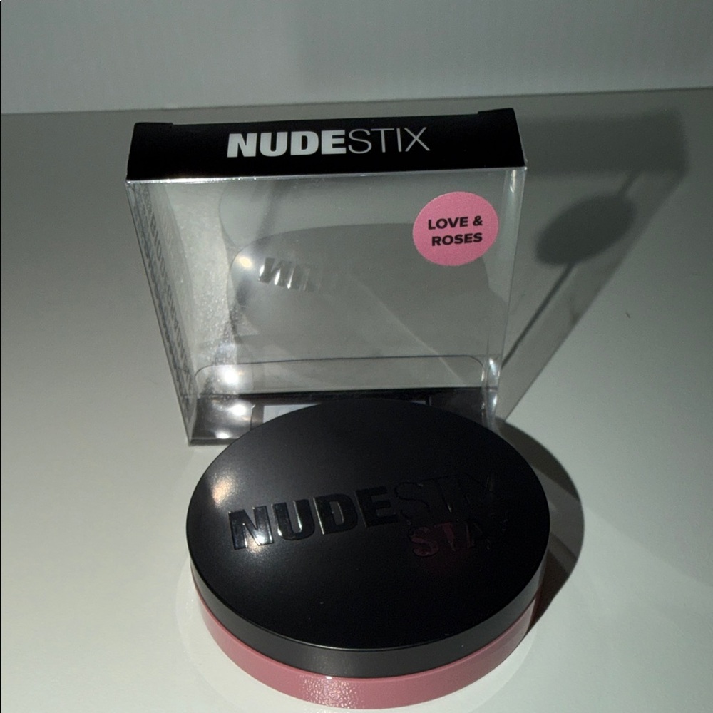 NUDESTIX Love & Roses Blush Compact  Brand New in box - Picture 3 of 16